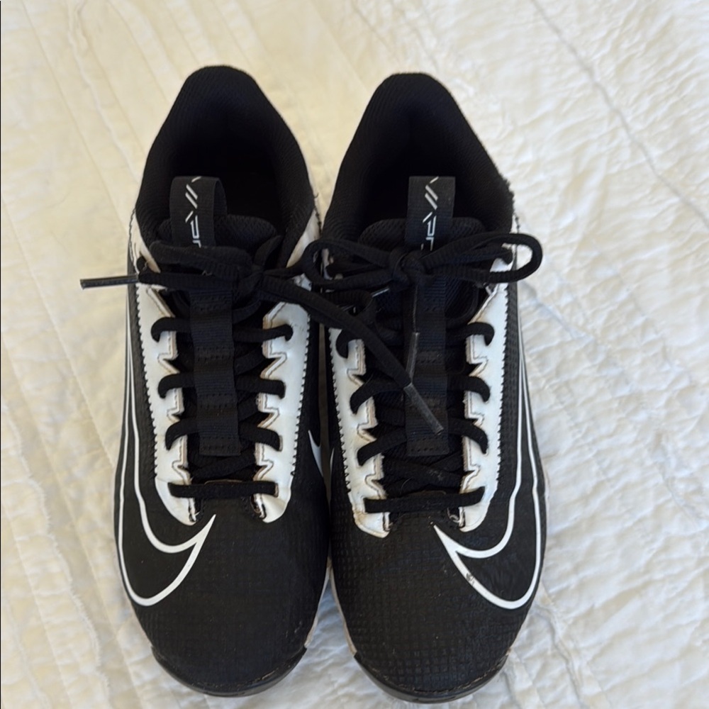 Nike Black and White Boys Cleats